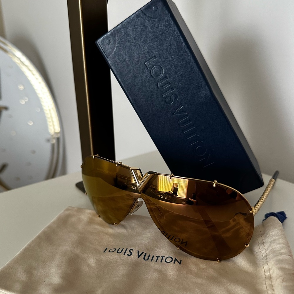 LOUIS VUITTON Aviator Gold Tinted Sunglasses